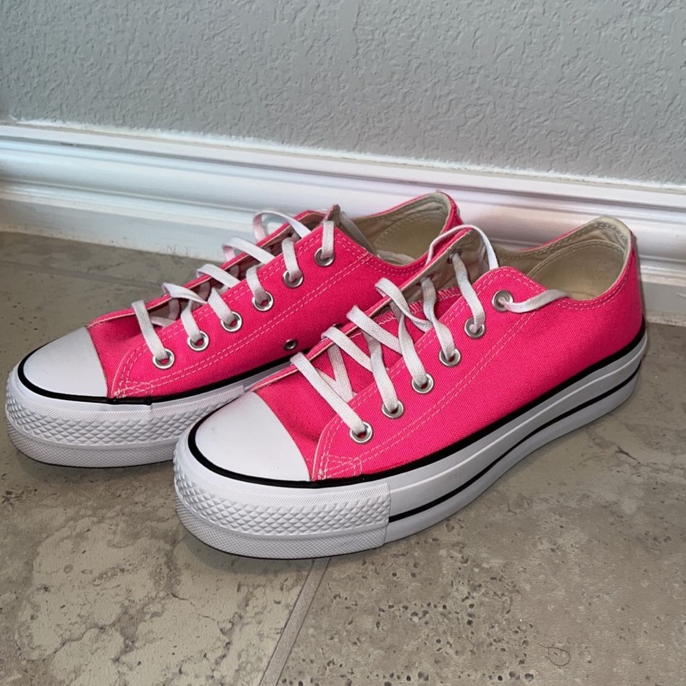 Hot Pink Platform Low Top Converse, Size 8/39